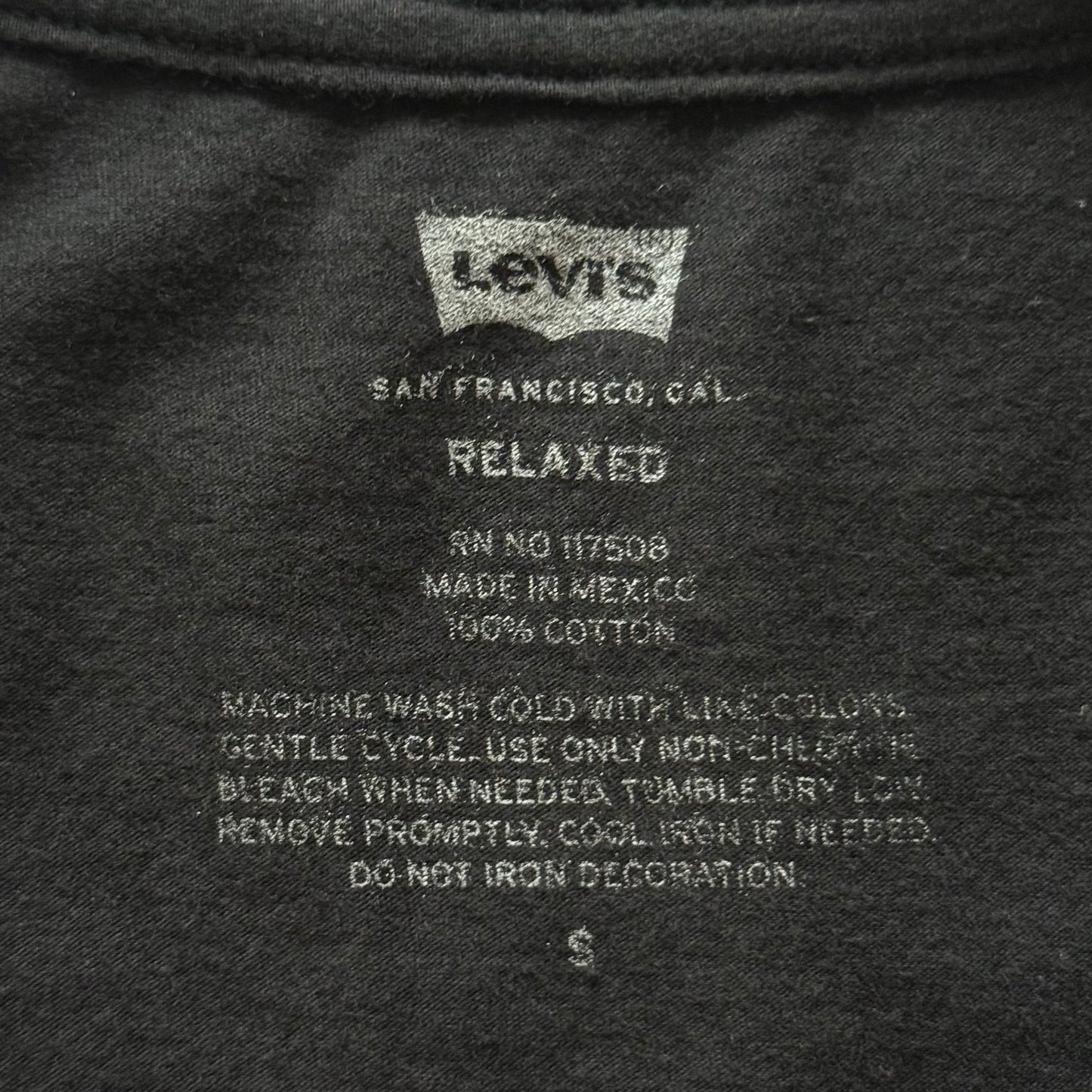 Levi’s Fringed Graphic Crop