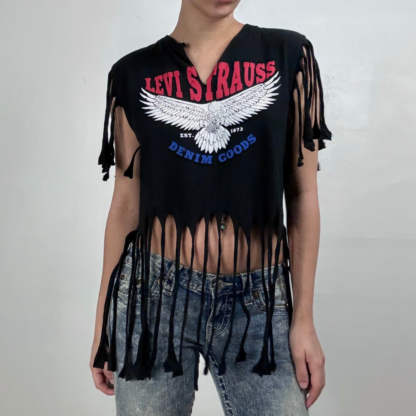 Levi’s Fringed Graphic Crop